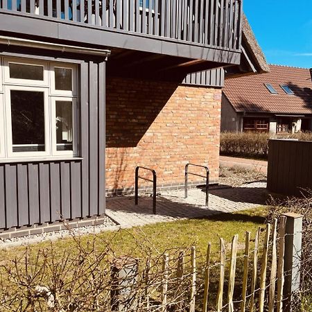 Friesia Urlaub Unterm Reetdach Fuer 4 Pers Terrasse Garten 2 Sz Born Exterior photo